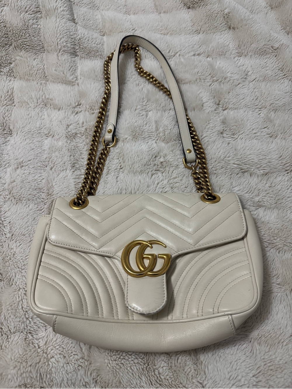 Gucci Cream Off-White Quilted Shoulder Bag with Gold Hardware